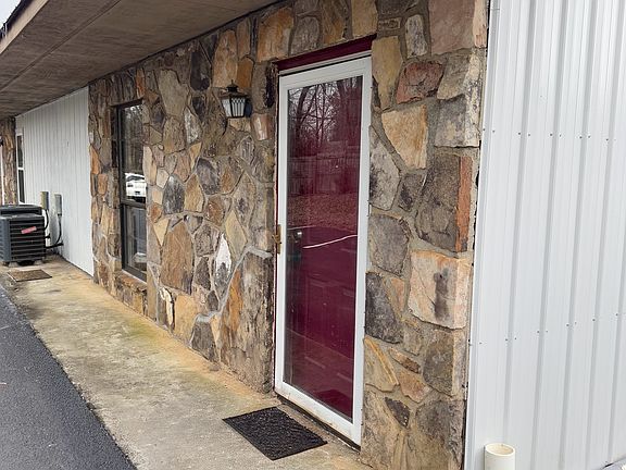 2nd image of 147 Mary Lee Dr APT 1