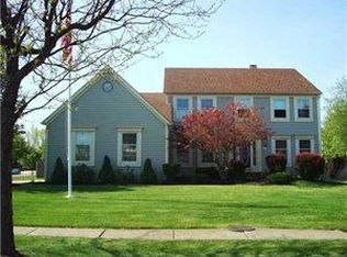 27 Pinetree Dr, Lancaster, NY 14086