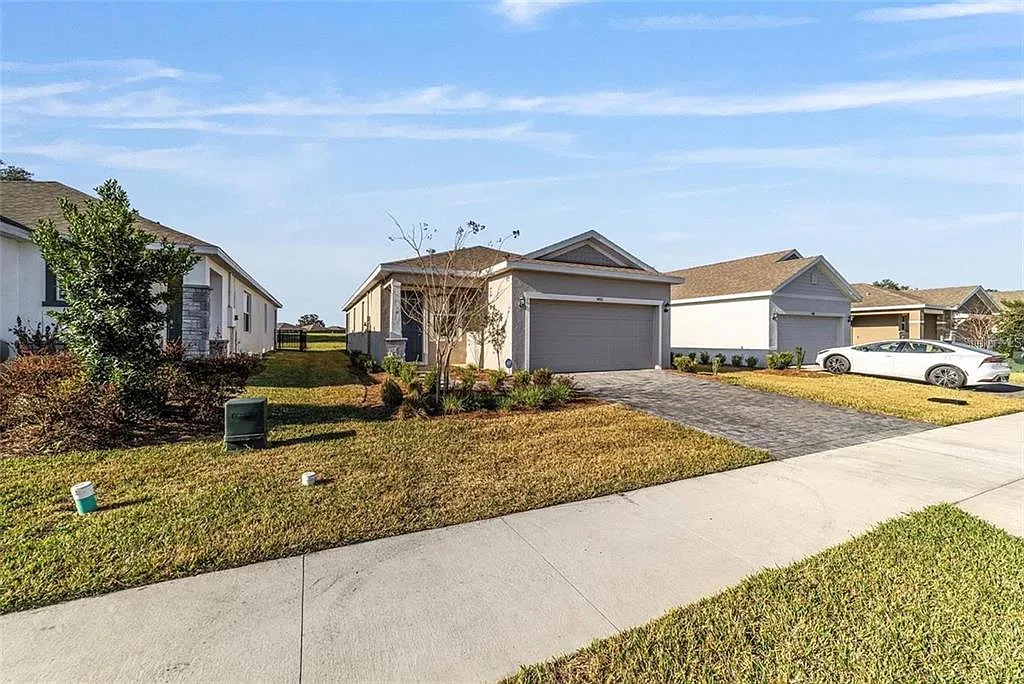 3 bed, 2.0 bath, 1406 sqft, $2,900 — Photo 2