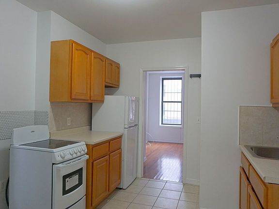 3rd image of 178 Ludlow St #2A