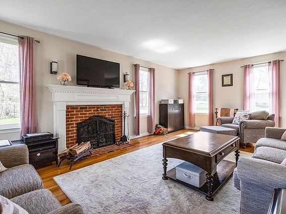 2nd image of 67 Lady Slipper Ln