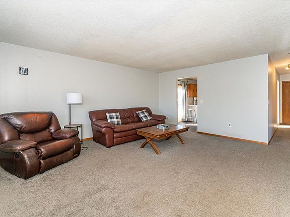 5th image of 302 39th Ave E #C