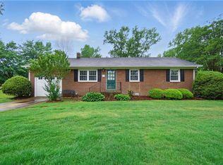 221 Hickory Rd E, Chesapeake, VA 23322