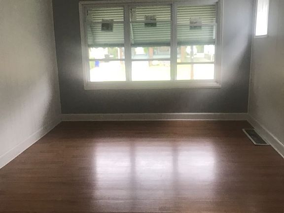 3rd image of 3045 W 116th St APT 1