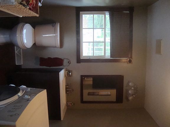 4th image of 1630 Hawthorn St
