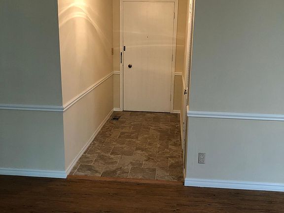 4th image of 1210 E Davis Ave