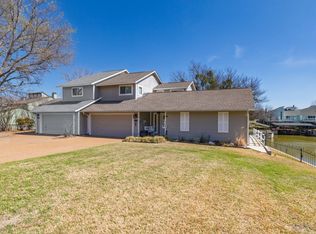 688 Harbor Dr N, Azle, TX 76020