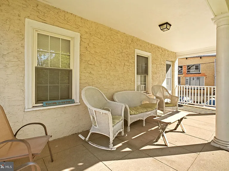316 W Market St — Photo 3