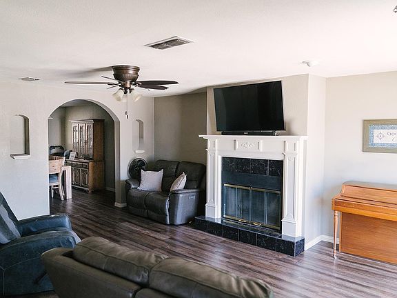 5th image of 1523 Christine Rd