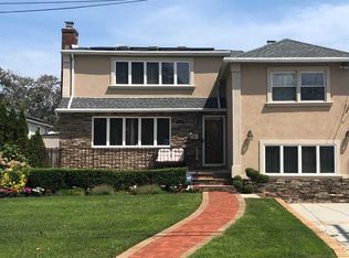 92 Harrison Ave, Island Park, NY 11558