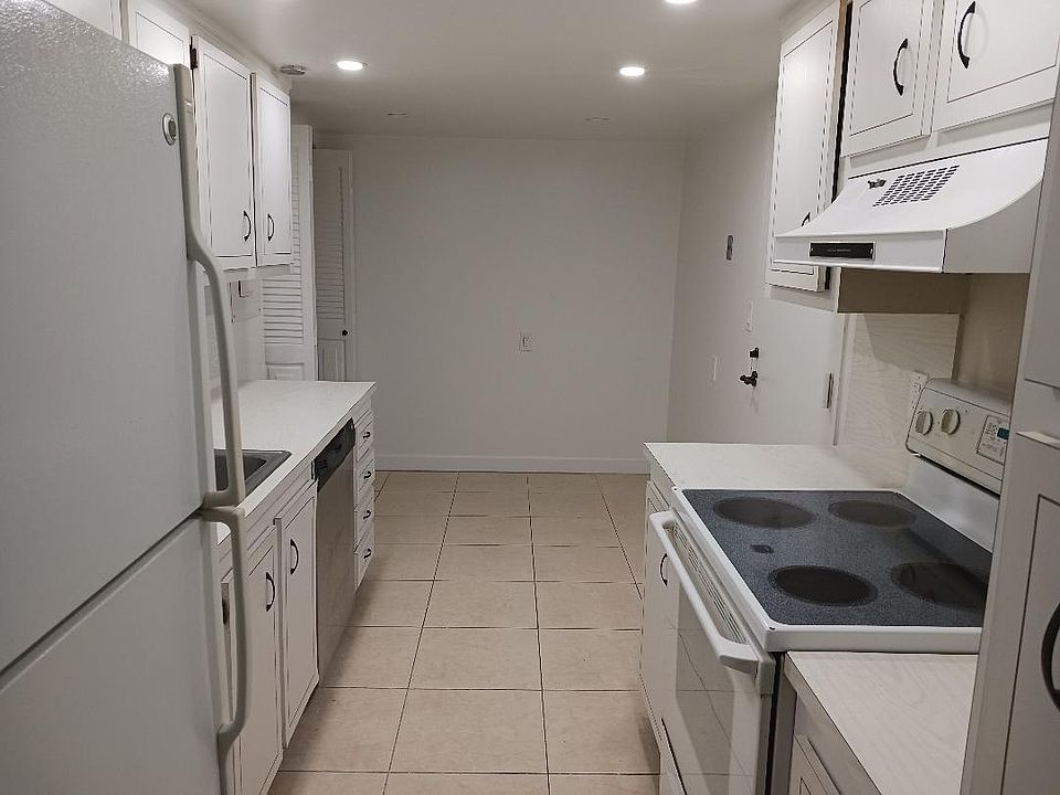 1st image of 900 Saint Charles Pl APT 217
