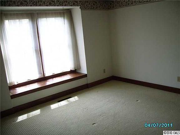 4th image of 173 Glenwood Valley Dr