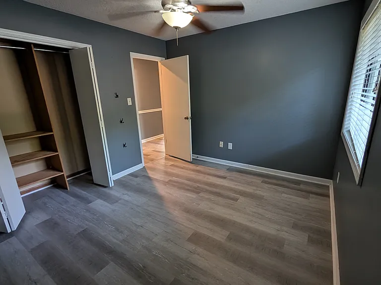 1605 Teresa Cir — Photo 32