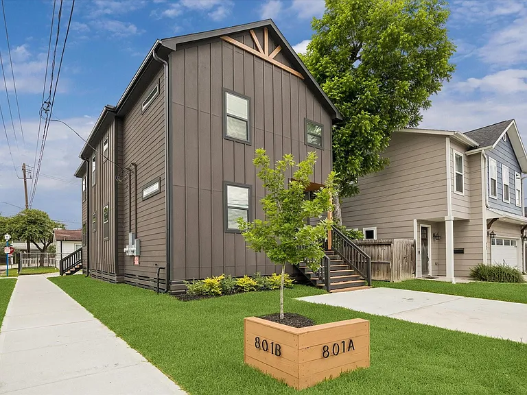 801 E 32nd 1/2 St #A — Photo 3