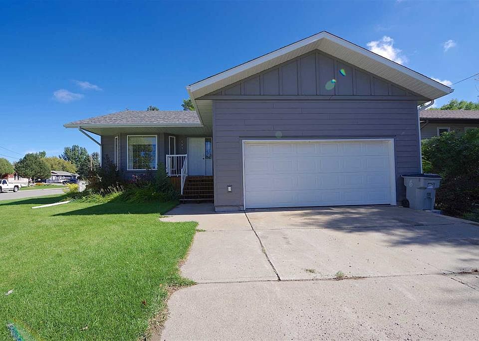 1st image of 509 1st St E