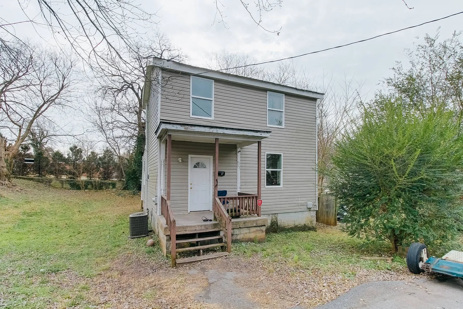 914 1st St photo 1