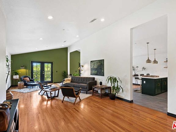 3rd image of 2584 Hyler Ave