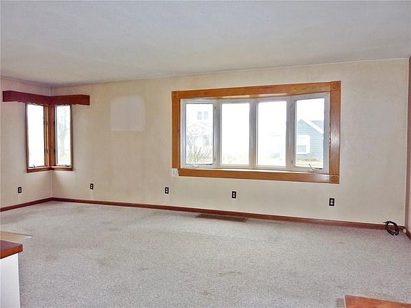 3rd image of 432 N Wagner Ave