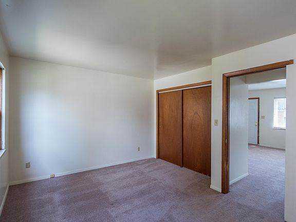 4th image of 318 1/2 E 15th Ave
