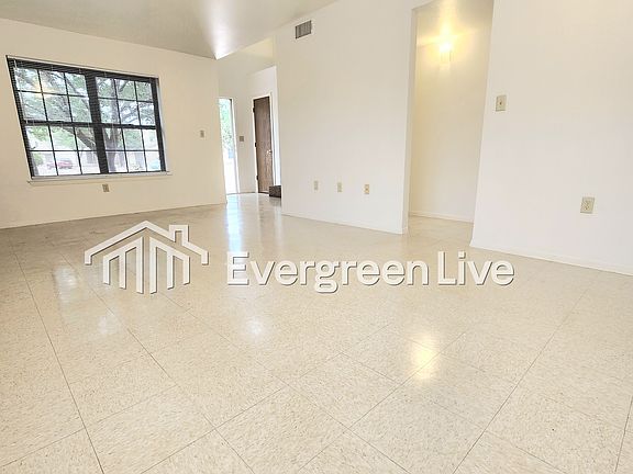 4th image of 132 Crusader Ct