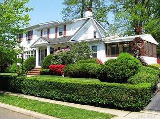 77 Roosevelt Ave, Freeport, NY 11520