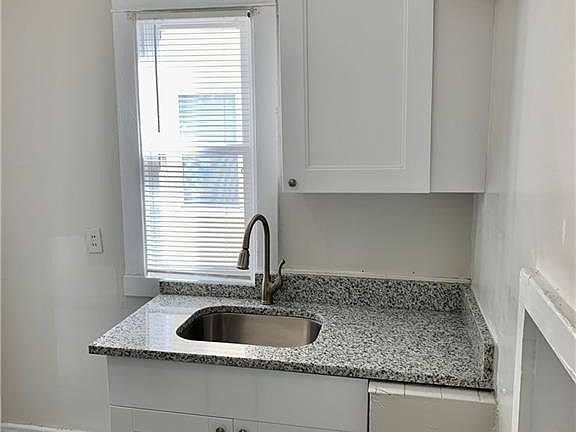 3rd image of 533 Pennsylvania Ave APT 2