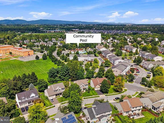 5th image of 4802 Clarendon Dr