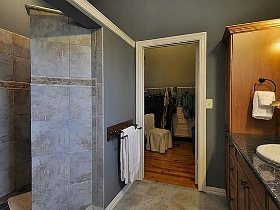 5th image of 2625 Farmers Branch Ln