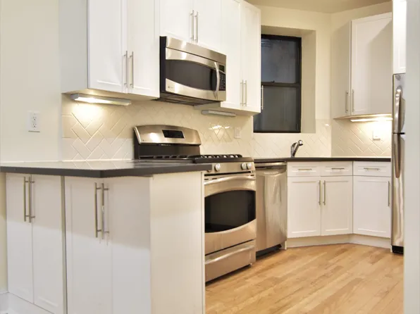 2192 Fred Douglas Boulevard image 4 of 7