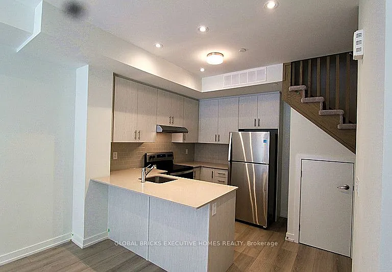 3546 Colonial Dr #14 — Photo 8