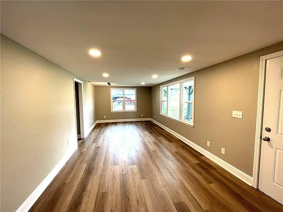 4th image of 403 S Vine St