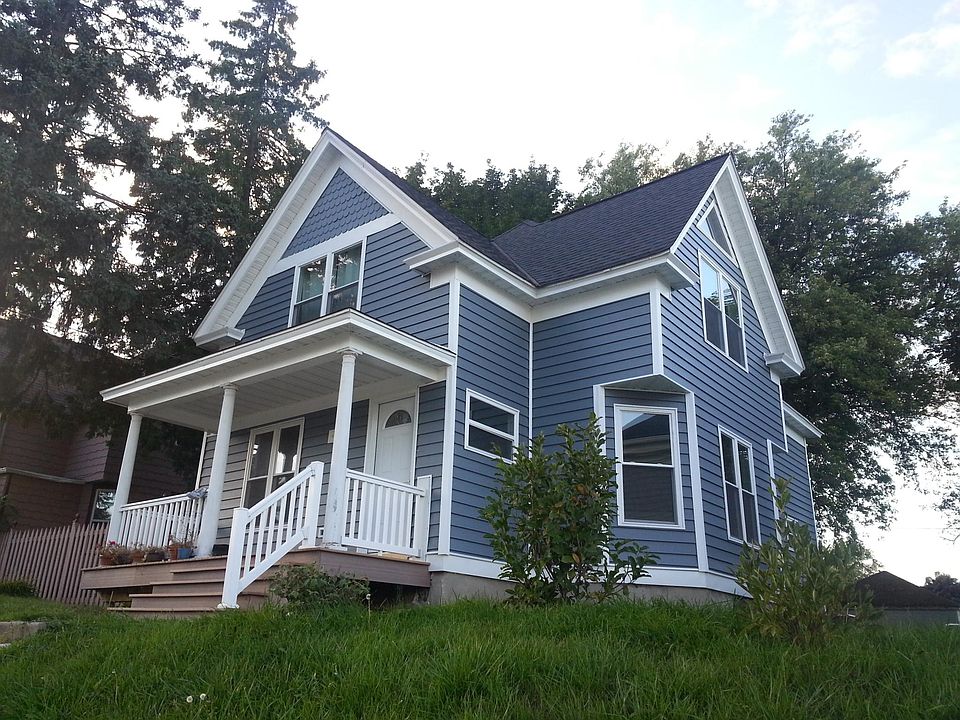 1st image of 718 W Grand Ave
