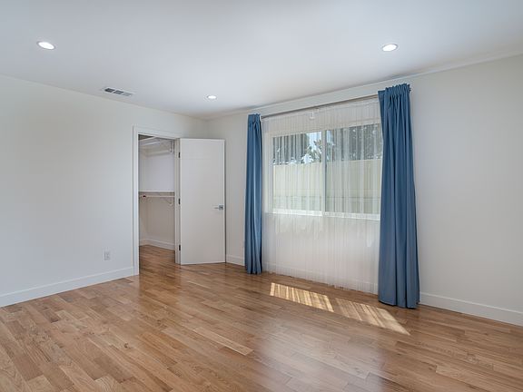 5th image of 527 Oregon St