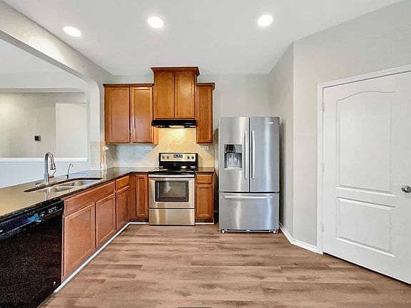 5th image of 8403 Brazos Point #0