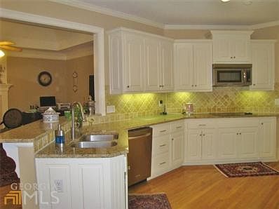 4th image of 102 Hidden Springs Ln
