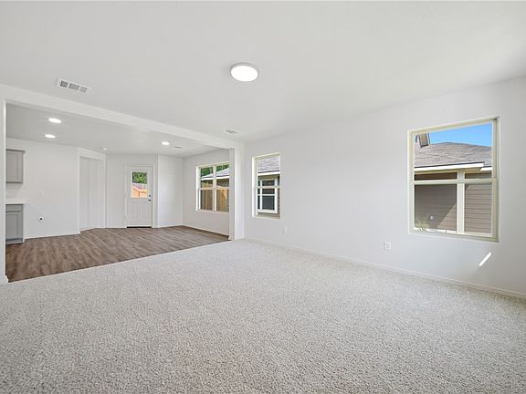 5th image of 1641 Lucky St