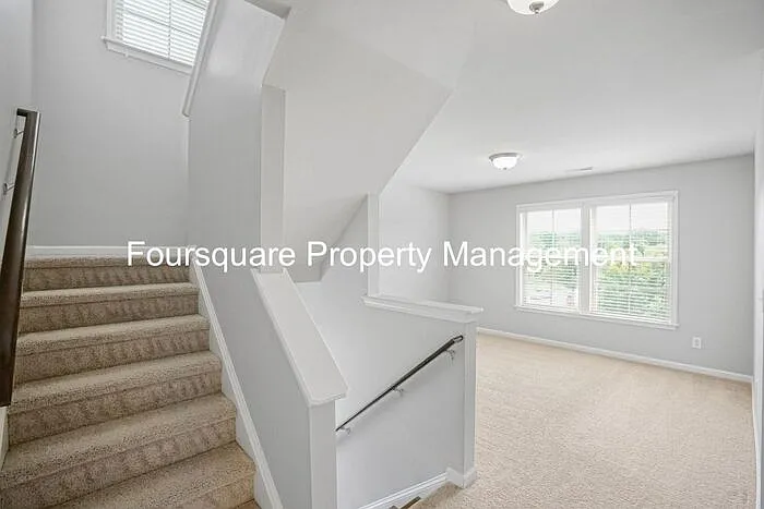 100 Cabot Dr — Photo 19
