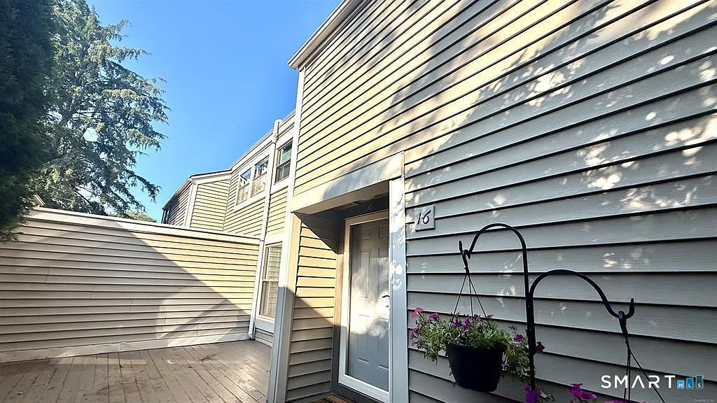 3 bed, 2.5 bath, 1512 sqft, $2,500 — Photo 2