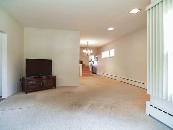 3rd image of 5337 W Cuyler Ave
