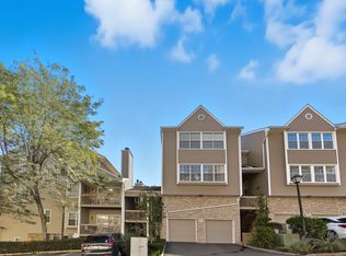543 Windsor Dr, Palisades Park, NJ 07650