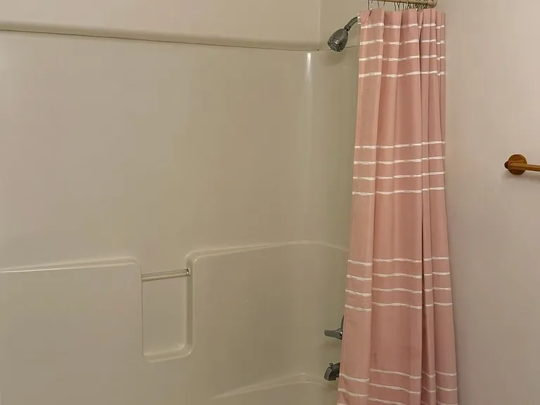 206 N Meek St #D — Photo 13