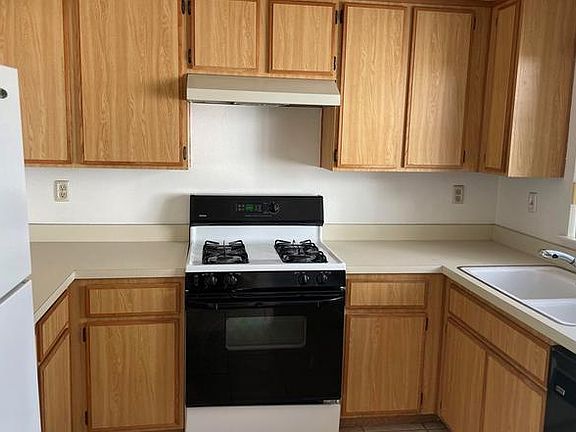 3rd image of 412 Potter St