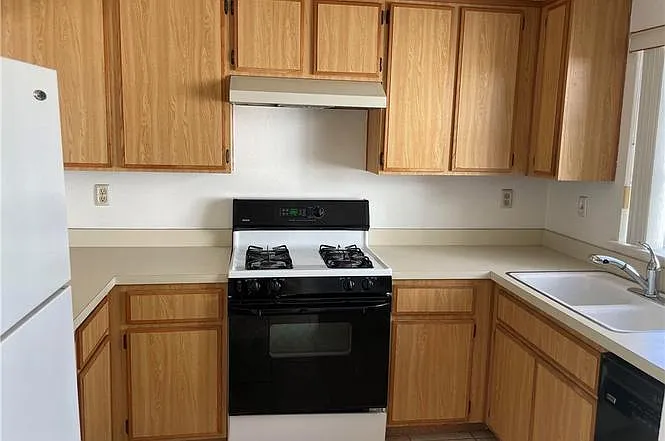 412 Potter St — Photo 3