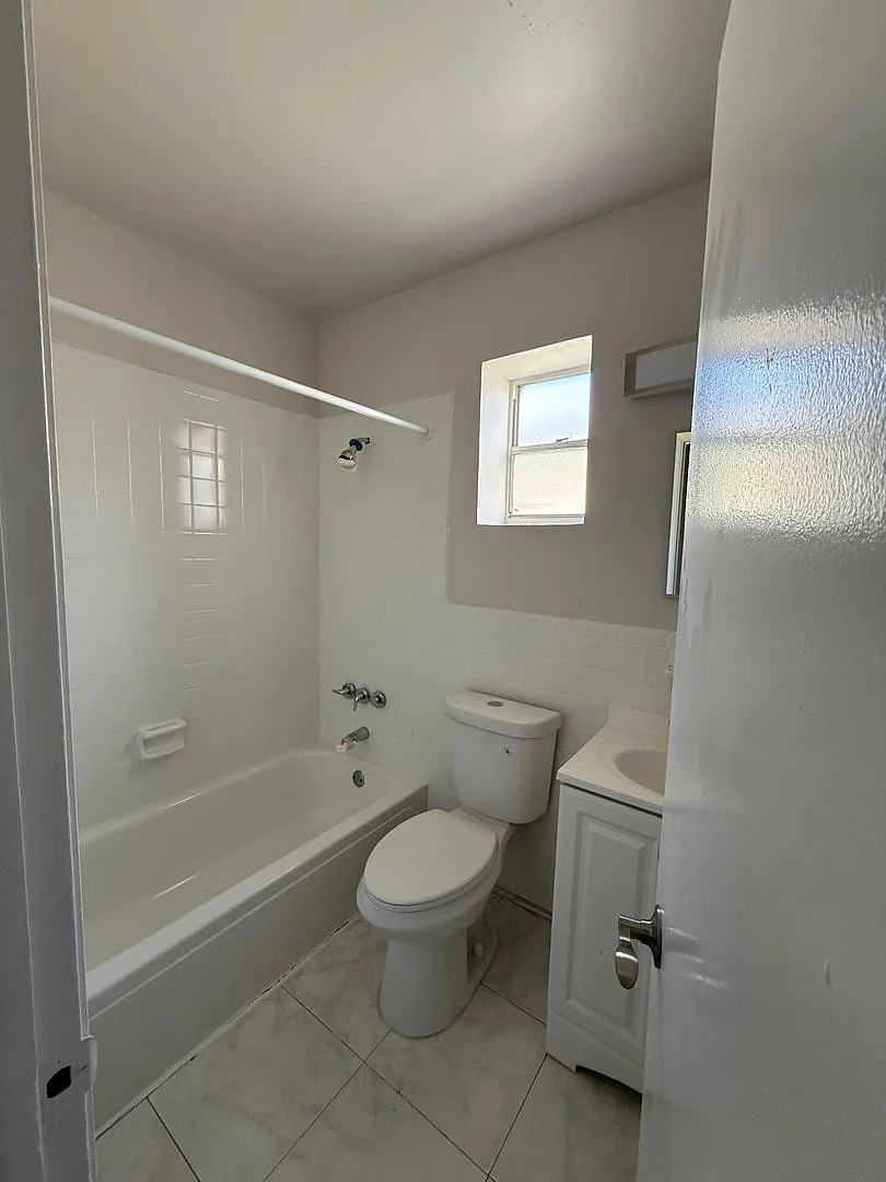 Remodeled 1/1 — Photo 3