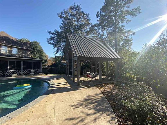 3rd image of 300 Long Cove Dr