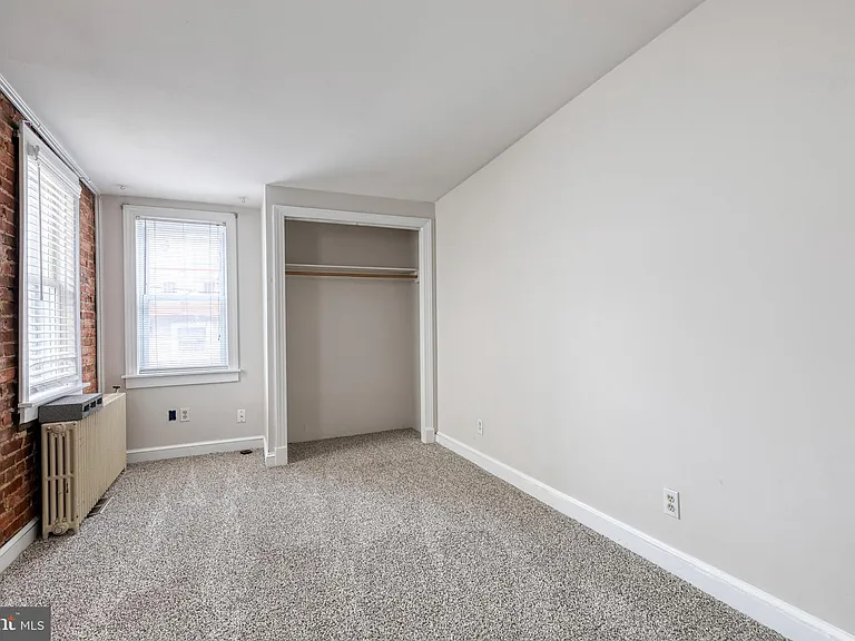 809 S Glover St — Photo 8