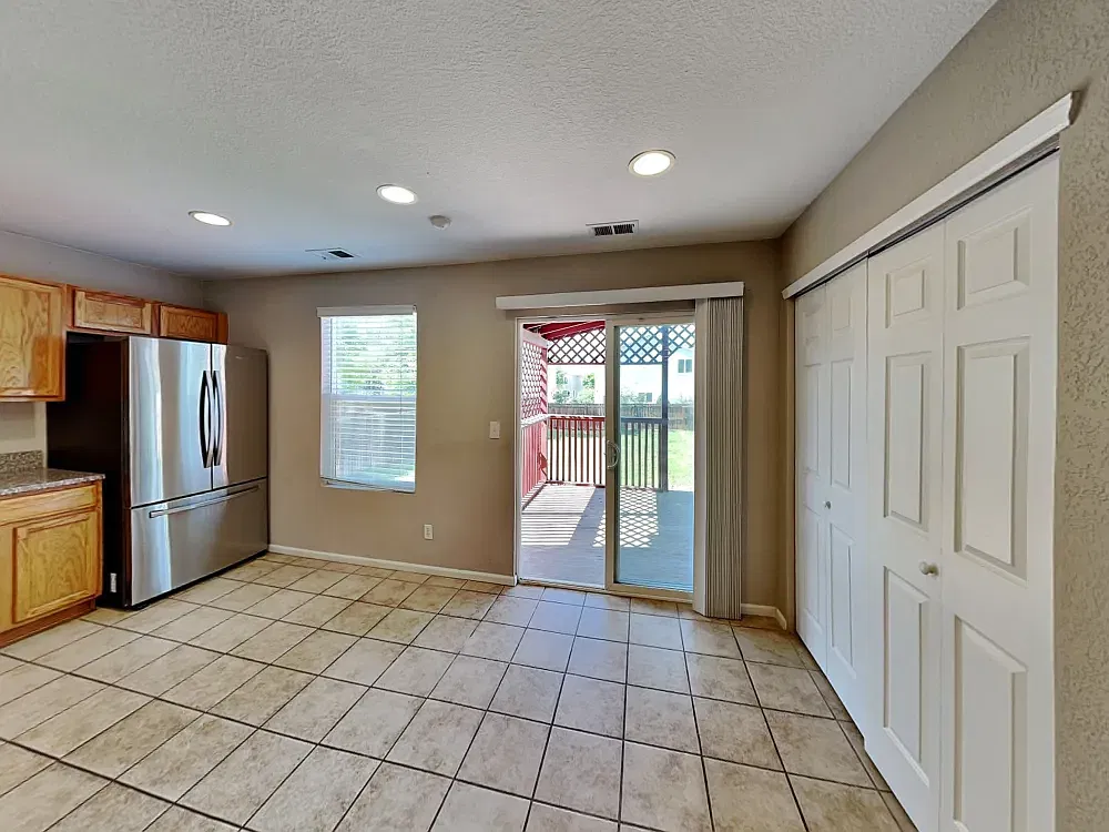 4 bed, 1470 sqft, $1,300 — Photo 3