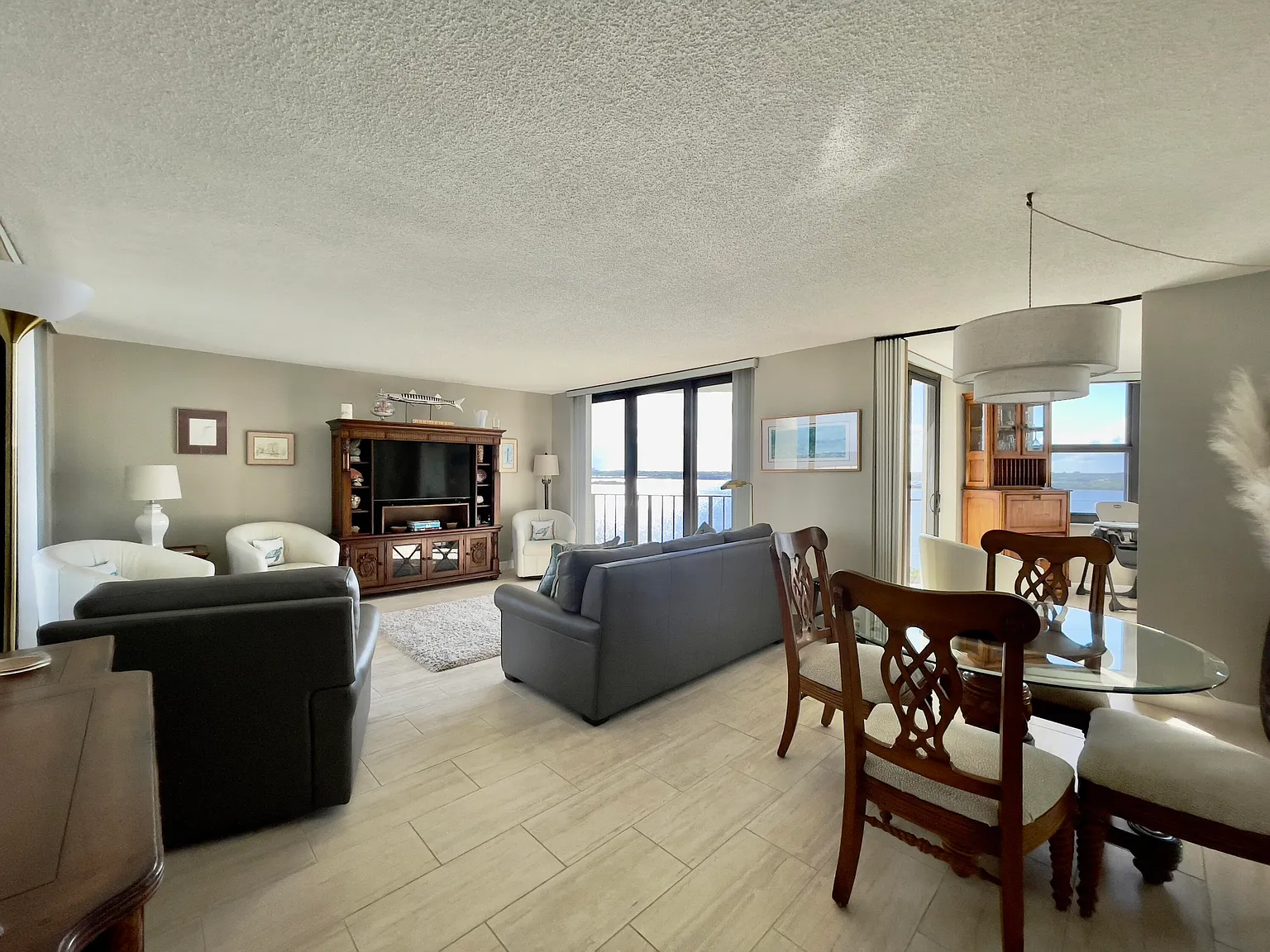 2 bed, 2.0 bath, 1457 sqft, $6,000 — Photo 2
