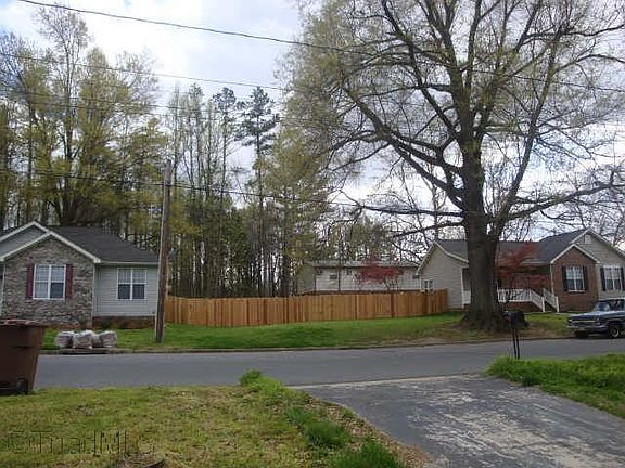 5th image of 4305 Kildare Dr