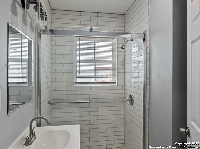 1050 Vanderbilt St — Photo 14